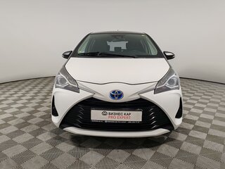 2017 Toyota Yaris III Рестайлинг 2, белый, 1375000 рублей, вид 2