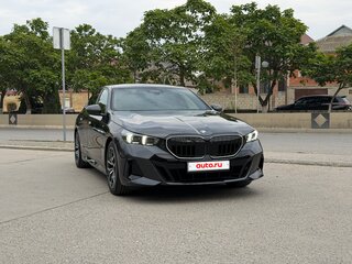 2024 BMW 5 серии 520i VIII (G60/G61/G68), серый, 6700000 рублей, вид 4