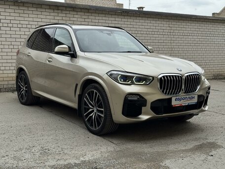 2019 BMW X5 50i IV (G05/G18), бежевый, 5150000 рублей, вид 3