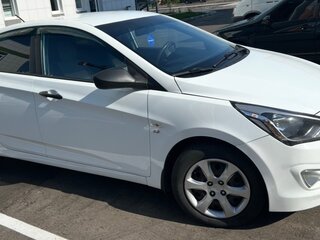 2015 Hyundai Solaris I Рестайлинг, белый, 850000 рублей, вид 2