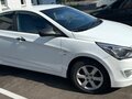 2015 Hyundai Solaris I Рестайлинг, белый, 850000 рублей - вид 1