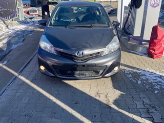 2011 Toyota Vitz III (XP130), серый, 800000 рублей, вид 3