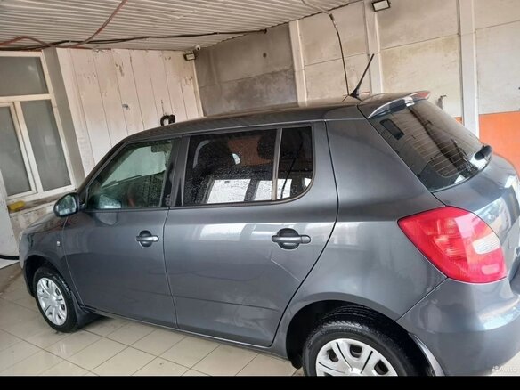 2011 Skoda Fabia II Рестайлинг, серый, 650000 рублей - вид 12