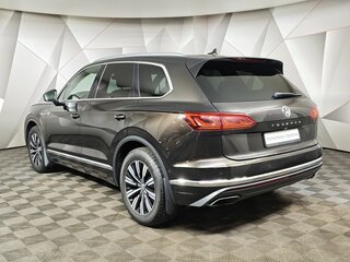 2020 Volkswagen Touareg III, коричневый, 5494000 рублей, вид 4