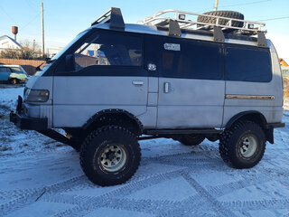1991 Mitsubishi Delica III, серый, 850000 рублей, вид 2
