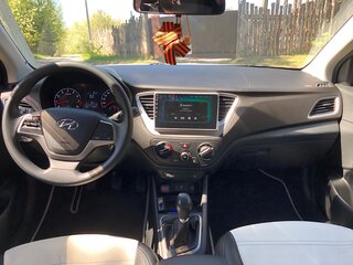 2017 Hyundai Solaris II, белый, 1350000 рублей, вид 5
