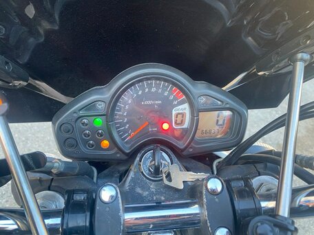 2010 Suzuki SFV 400 Gladius, чёрный, 370000 рублей, вид 3