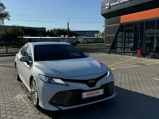 2018 Toyota Camry VIII (XV70), белый, 2700000 рублей, вид 1