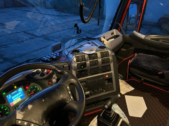 2002 Iveco Stralis, красный, 1000000 рублей - вид 7