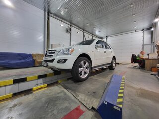2010 Mercedes-Benz M-Класс 350 II (W164) Рестайлинг, белый, 2550000 рублей, вид 3