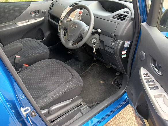 2009 Toyota Ractis I, синий, 1150000 рублей - вид 7