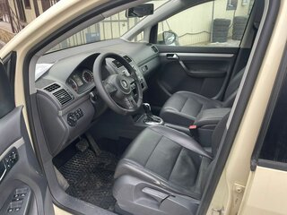 2011 Volkswagen Touran I Рестайлинг 2, бежевый, 1150000 рублей, вид 2