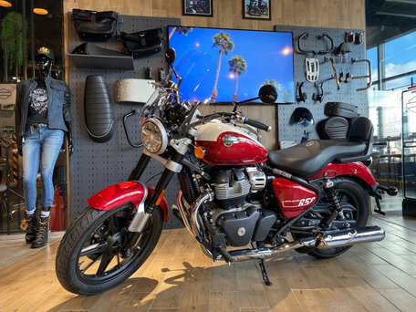 2026 Royal Enfield Super Meteor, красный, 792000 рублей, вид 1