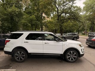 2017 Ford Explorer V Рестайлинг, белый, 3000000 рублей, вид 4