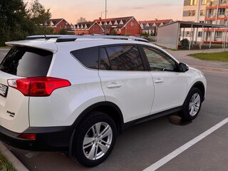 2013 Toyota RAV4 IV (XA40), белый, 2300000 рублей, вид 4