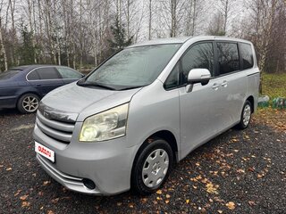 2008 Toyota Noah II (R70), серебристый, 1000000 рублей, вид 1