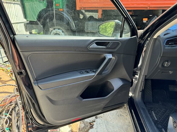 2021 Volkswagen Tiguan Allspace II, чёрный, 3000000 рублей - вид 9