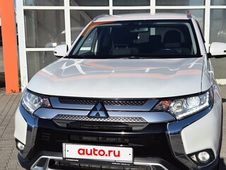 2019 Mitsubishi Outlander III Рестайлинг 3, белый, 2390000 рублей, вид 1