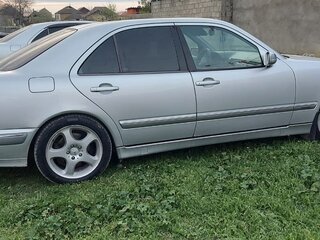 1999 Mercedes-Benz E-Класс 320 II (W210, S210) Рестайлинг, серебристый, 1500000 рублей, вид 3