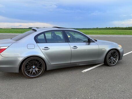 2003 BMW 5 серии 530i V (E60/E61), серый, 1400000 рублей, вид 3
