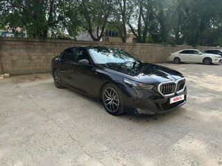 2023 BMW 5 серии 520i VIII (G60/G61/G68), синий, 5700000 рублей, вид 3