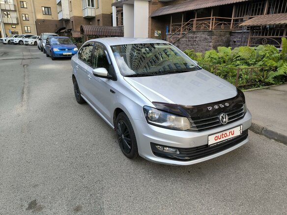 2016 Volkswagen Polo V Рестайлинг, серебристый, 1200000 рублей - вид 2