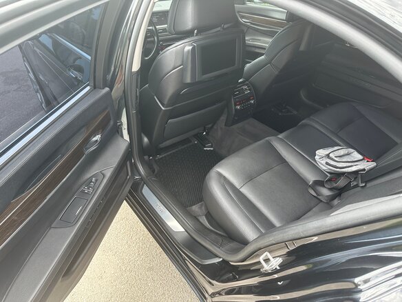 2012 BMW 7 серии Long 740Li V (F01/F02/F04), чёрный, 1700000 рублей - вид 18