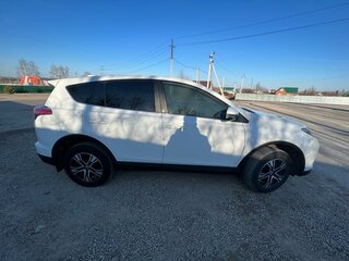 2016 Toyota RAV4 IV (XA40) Рестайлинг, белый, 2355000 рублей, вид 3