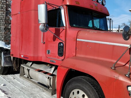 1998 Freightliner FLD, красный, 1500000 рублей, вид 1