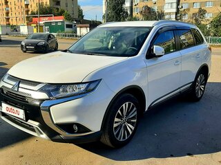 2020 Mitsubishi Outlander III Рестайлинг 3, белый, 2600000 рублей, вид 1