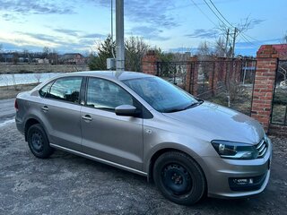 2017 Volkswagen Polo V Рестайлинг, бежевый, 1500000 рублей, вид 1