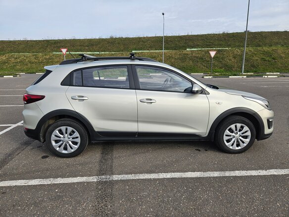 2019 Kia Rio X-Line IV, бежевый, 1700000 рублей - вид 5