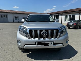 2013 Toyota Land Cruiser Prado 5-speed 150 Series Рестайлинг 1, серебристый, 3500000 рублей, вид 1