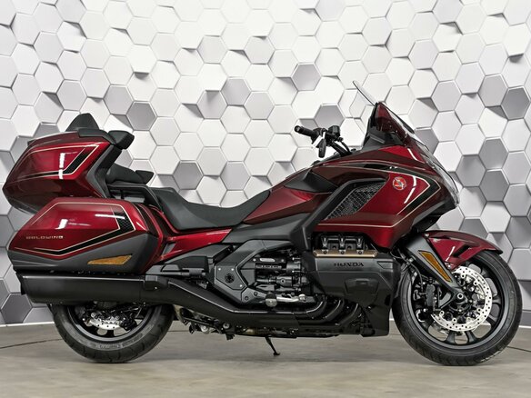 2025 Honda GL 1800 Gold Wing, красный, 3649000 рублей - вид 2