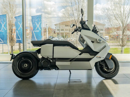 2023 BMW CE 04, белый, 1790000 рублей, вид 3