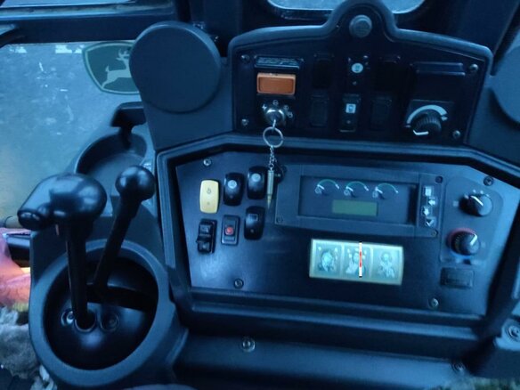 2011 John Deere 325J, жёлтый, 5200000 рублей - вид 7