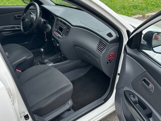 2009 Kia Rio II Рестайлинг, белый, 480000 рублей, вид 3