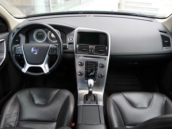 2013 Volvo XC60 I, чёрный - вид 11