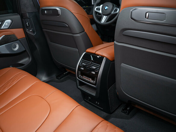 2026 BMW X5 40i IV (G05/G18) Рестайлинг, золотистый - вид 24