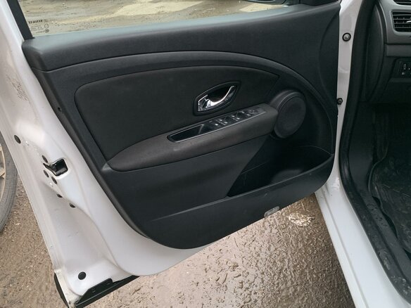2012 Renault Megane III Рестайлинг, белый, 1000000 рублей - вид 21