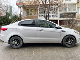 2017 Kia Rio III Рестайлинг, серебристый, 1000000 рублей, вид 4