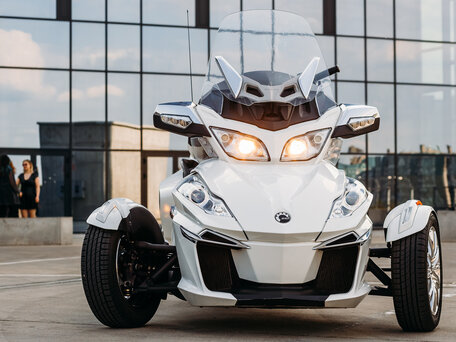 2015 BRP Can-Am Spyder, белый, 1519625 рублей, вид 2