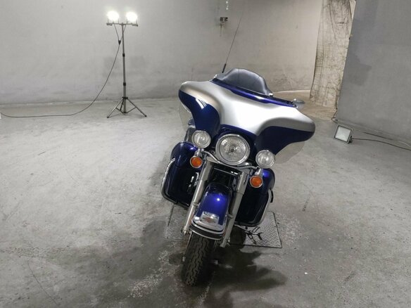 2007 Harley-Davidson Electra Glide, синий, 750000 рублей - вид 2