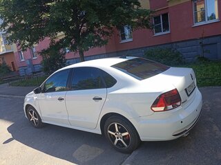 2017 Volkswagen Polo V Рестайлинг, белый, 1200000 рублей, вид 4