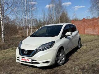 2017 Nissan Note e-Power II Рестайлинг, белый, 1000000 рублей, вид 1
