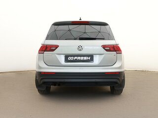 2017 Volkswagen Tiguan II, серебристый, 2099000 рублей, вид 4
