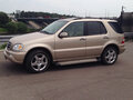 2002 Mercedes-Benz M-Класс 500 I (W163) Рестайлинг, золотистый - вид 3