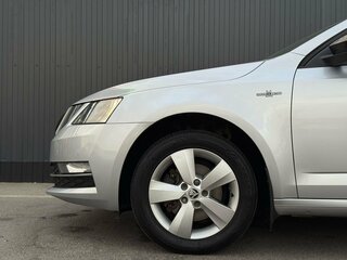 2018 Skoda Octavia III (A7) Рестайлинг, серебристый, 1650000 рублей, вид 5