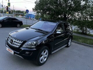 2009 Mercedes-Benz M-Класс 320 II (W164) Рестайлинг, чёрный, 1880000 рублей, вид 1