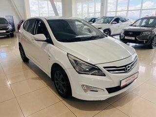 2015 Hyundai Solaris I Рестайлинг, белый, 650000 рублей, вид 3